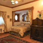 Mariposa Hotel Inn